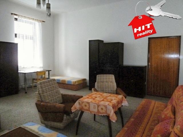 Pronájem zařízeného pěkného bytu 3+1 pro studenty, xx m2, Plzeň-Vnitřní město, Plachého ul.