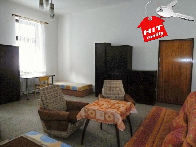 Pronájem zařízeného pěkného bytu 4+1 pro studenty, 142 m2, Plzeň-Vnitřní město, Plachého ul.