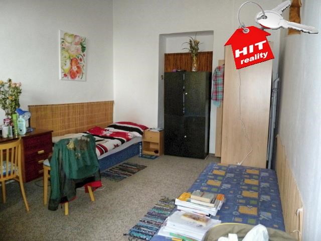 Pronájem zařízeného pěkného bytu 4+1 pro studenty, 142 m2, Plzeň-Vnitřní město, Plachého ul.