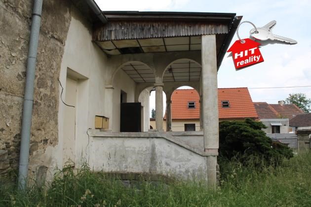 Prodej usedlosti 275 m2 s pozemkem 906 m2 v obci Mirovice,