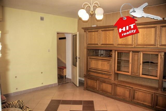 Pronájem bytu 3+1 v Plzni-Slovanech 89m2, se zahrádkou, částečně zařízený