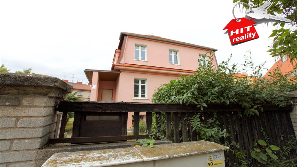 Pronájem prvorepublikové vily v Plzni - Bezovce